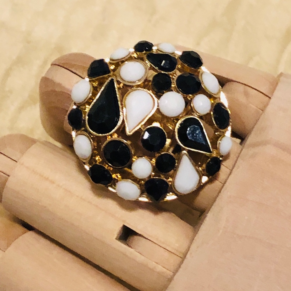 Ring - black and white